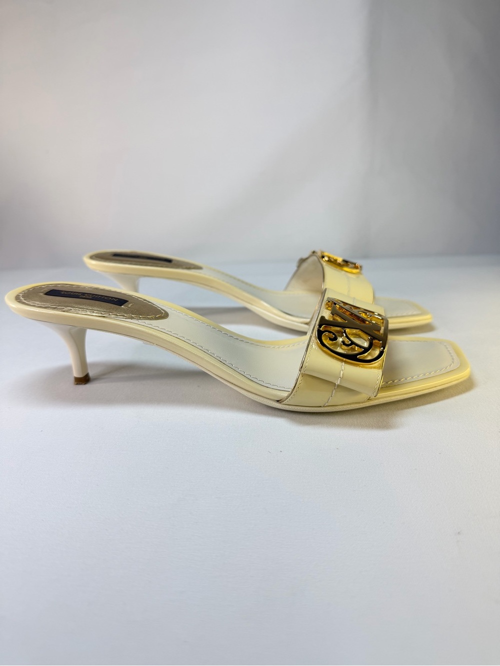 Louis Vuitton Ivory Patent Leather Gold LV Kitten Heel Mule Sandals 38.5